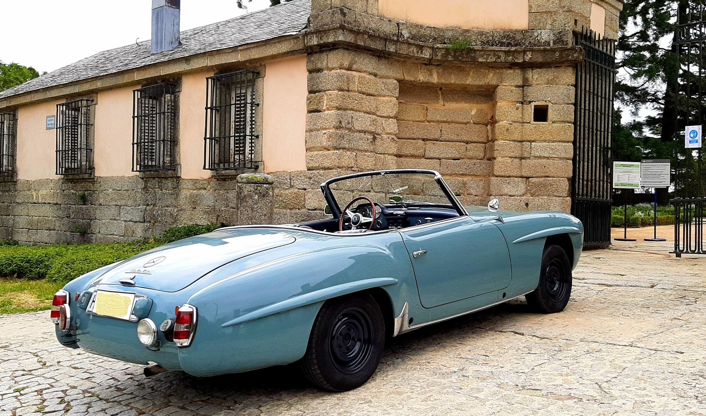 1961 Mercedes-Benz 190 SL, Monterey Jet Center 2023